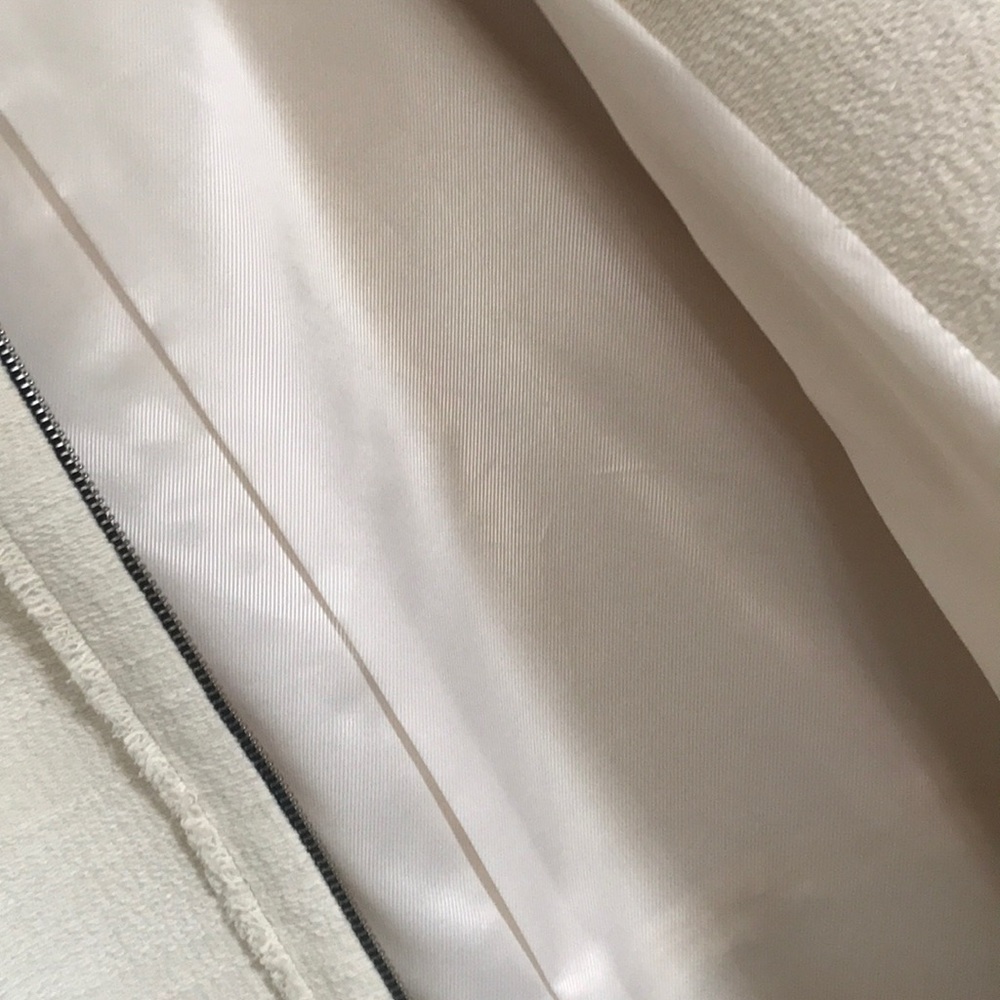 Beige coat. - Picture 3 of 3